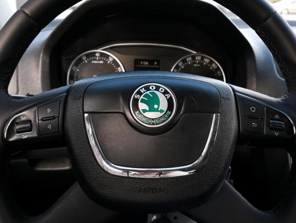 Skoda Octavia II (A5) Рестайлинг с пробегом 2012 года, цена 919 000 рублей, 210663 км, лифтбек, Автокод Объявления