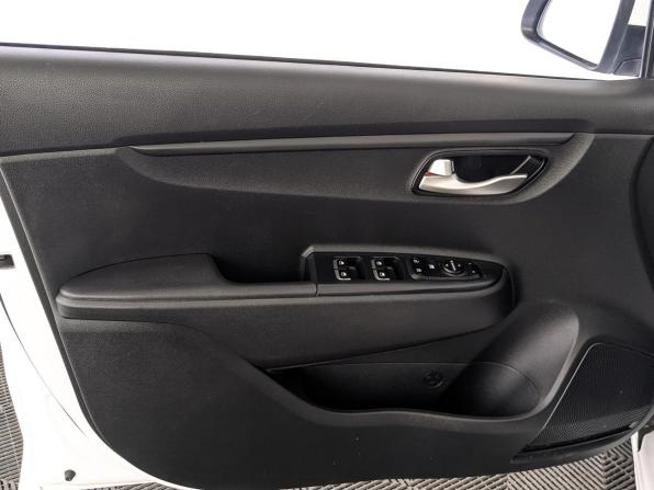 Kia Rio IV Рестайлинг с пробегом 2021 года, цена 1 420 000 рублей, 100136 км, седан, Автокод Объявления