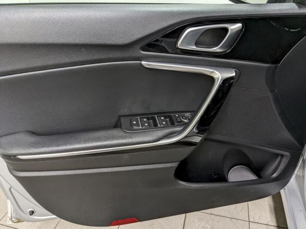 Kia Ceed III с пробегом 2019 года, цена 1 590 000 рублей, 125624 км, хэтчбек, Автокод Объявления