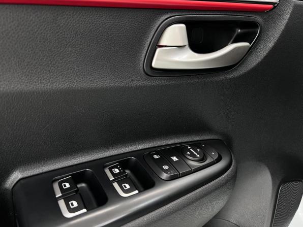 Kia Rio IV с пробегом 2019 года, цена 1 490 000 рублей, 75000 км, хэтчбек, Автокод Объявления