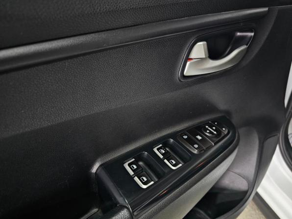 Kia Rio IV с пробегом 2019 года, цена 980 000 рублей, 168000 км, хэтчбек, Автокод Объявления