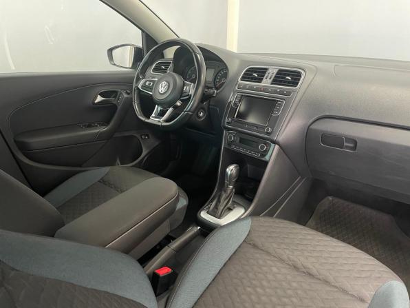 Volkswagen Polo V Рестайлинг с пробегом 2019 года, цена 1 395 000 рублей, 60731 км, седан, Автокод Объявления