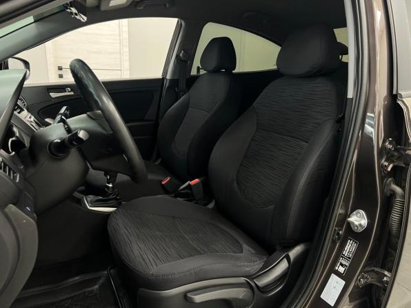 Renault Logan II с пробегом 2015 года, цена 630 000 рублей, 227000 км, седан, Автокод Объявления