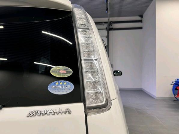 Toyota ISis I Рестайлинг с пробегом 2011 года, цена 879 000 рублей, 317914 км, компактвэн, Автокод Объявления