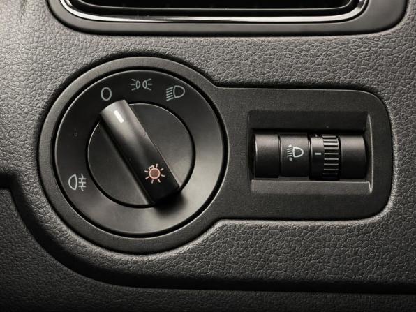 Volkswagen Polo V Рестайлинг с пробегом 2015 года, цена 937 000 рублей, 109373 км, седан, Автокод Объявления