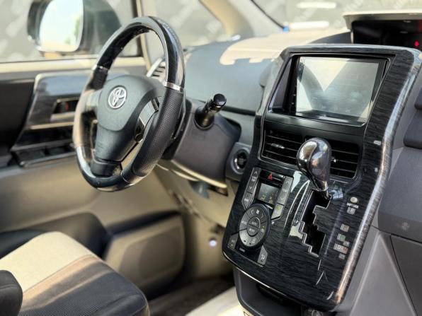 Toyota Voxy II (R70) с пробегом 2008 года, цена 1 575 000 рублей, 146500 км, минивэн, Автокод Объявления