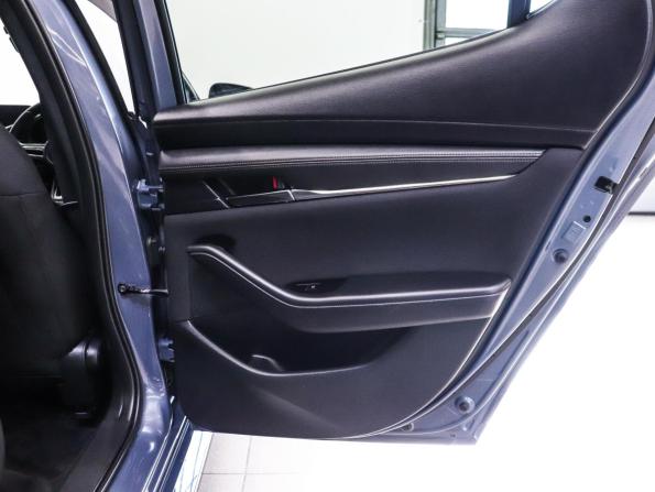 Mazda 3 IV (BP) с пробегом 2019 года, цена 1 699 000 рублей, 88236 км, хэтчбек, Автокод Объявления