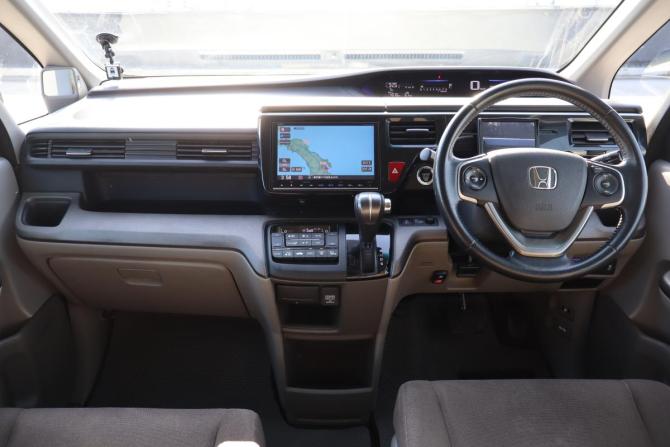 Honda Stepwgn V с пробегом 2017 года, цена 1 599 000 рублей, 235000 км, минивэн, Автокод Объявления