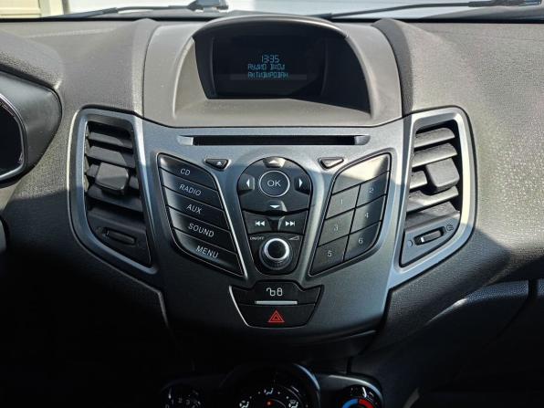 Ford Fiesta Mk6 Рестайлинг с пробегом 2015 года, цена 899 000 рублей, 60900 км, седан, Автокод Объявления