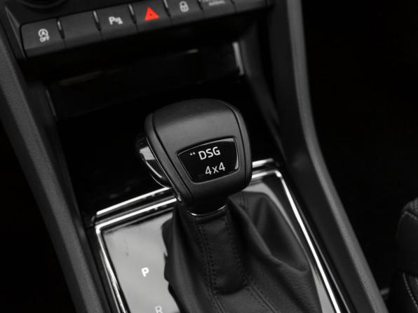 Skoda Karoq I с пробегом 2021 года, цена 2 990 000 рублей, 34102 км, внедорожник, Автокод Объявления