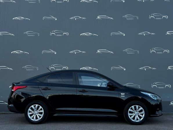 Hyundai Solaris II Рестайлинг с пробегом 2022 года, цена 1 798 600 рублей, 35962 км, седан, Автокод Объявления