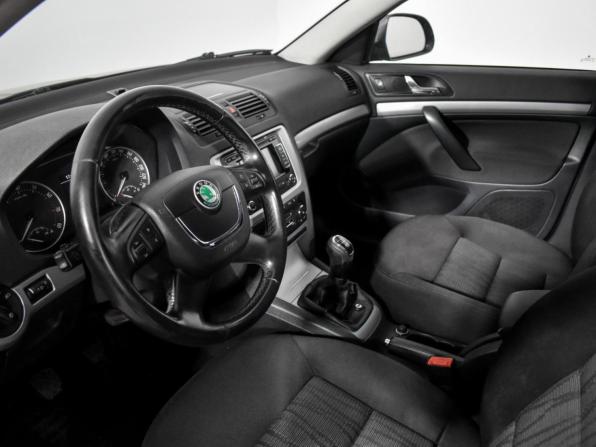 Skoda Octavia II (A5) Рестайлинг с пробегом 2013 года, цена 450 000 рублей, 197474 км, лифтбек, Автокод Объявления