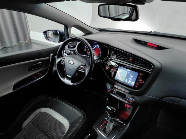 Kia Ceed II Рестайлинг с пробегом 2018 года, цена 1 222 000 рублей, 128338 км, хэтчбек, Автокод Объявления