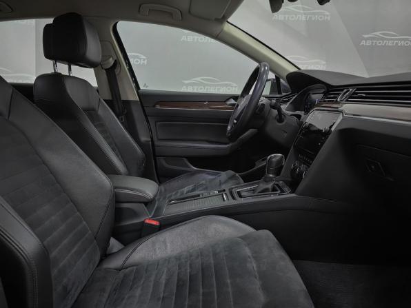 Volkswagen Passat B8 с пробегом 2017 года, цена 1 999 000 рублей, 280123 км, седан, Автокод Объявления