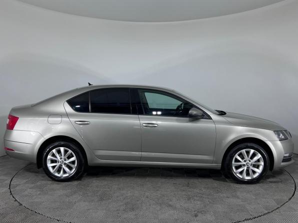 Skoda Octavia III (A7) Рестайлинг с пробегом 2017 года, цена 1 299 000 рублей, 230873 км, лифтбек, Автокод Объявления