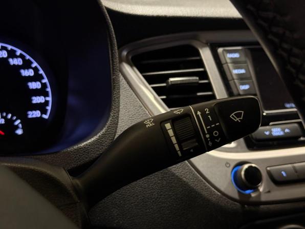 Hyundai Solaris II с пробегом 2019 года, цена 1 470 000 рублей, 69028 км, седан, Автокод Объявления