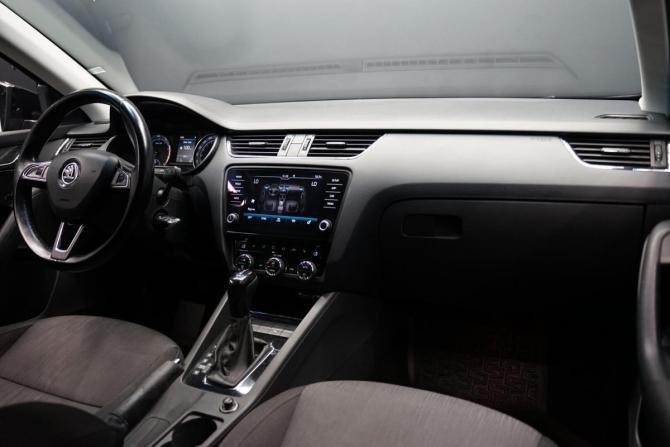 Skoda Octavia III (A7) Рестайлинг с пробегом 2017 года, цена 1 858 000 рублей, 242000 км, лифтбек, Автокод Объявления