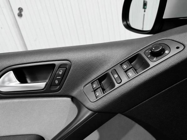 Volkswagen Tiguan I с пробегом 2010 года, цена 950 000 рублей, 135000 км, внедорожник, Автокод Объявления