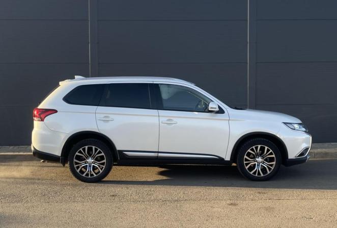 Mitsubishi Outlander III Рестайлинг 2 с пробегом 2017 года, цена 1 920 000 рублей, 178518 км, внедорожник, Автокод Объявления
