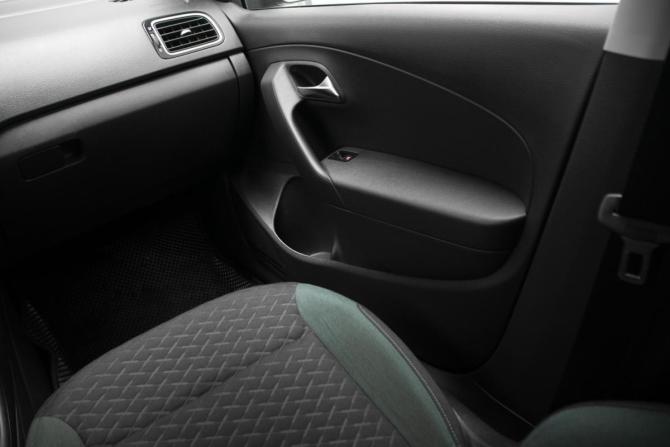 Volkswagen Polo V Рестайлинг с пробегом 2019 года, цена 1 350 000 рублей, 120356 км, седан, Автокод Объявления