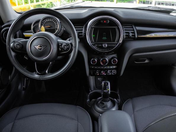 Mini Hatch III (F55/F56) с пробегом 2018 года, цена 1 975 000 рублей, 60350 км, хэтчбек, Автокод Объявления