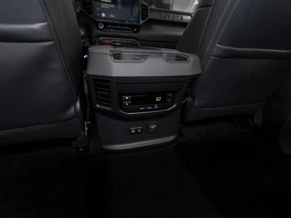 Toyota Sequoia III с пробегом 2023 года, цена 12 750 000 рублей, 25280 км, внедорожник, Автокод Объявления