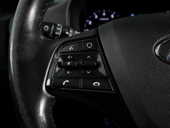 Hyundai Solaris II с пробегом 2017 года, цена 1 349 000 рублей, 162722 км, седан, Автокод Объявления