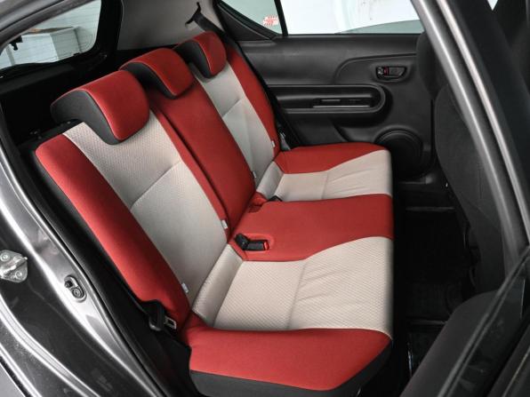 Toyota Aqua I Рестайлинг с пробегом 2015 года, цена 1 010 000 рублей, 150552 км, хэтчбек, Автокод Объявления