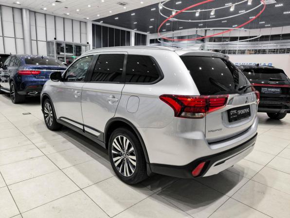 Mitsubishi Outlander III Рестайлинг 3 с пробегом 2021 года, цена 2 700 000 рублей, 63232 км, внедорожник, Автокод Объявления