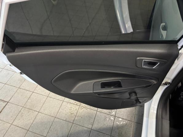 Ford Fiesta Mk6 Рестайлинг с пробегом 2015 года, цена 629 000 рублей, 223000 км, седан, Автокод Объявления