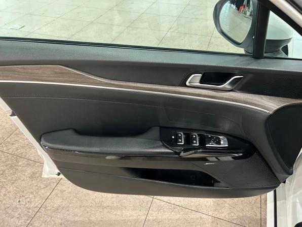 Kia K5 III с пробегом 2021 года, цена 1 599 000 рублей, 225526 км, седан, Автокод Объявления
