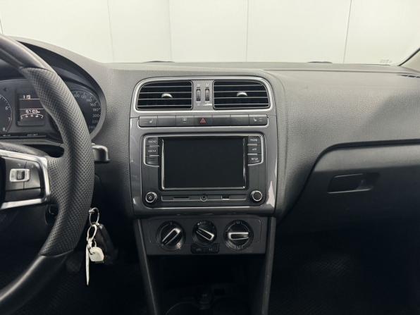 Volkswagen Polo V Рестайлинг с пробегом 2019 года, цена 999 000 рублей, 157094 км, седан, Автокод Объявления
