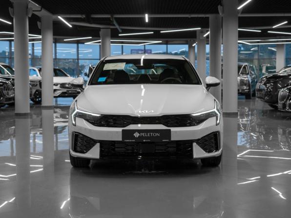 Kia K5 III Рестайлинг с пробегом 2026 года, цена 4 700 000 рублей, 11 км, седан, Автокод Объявления