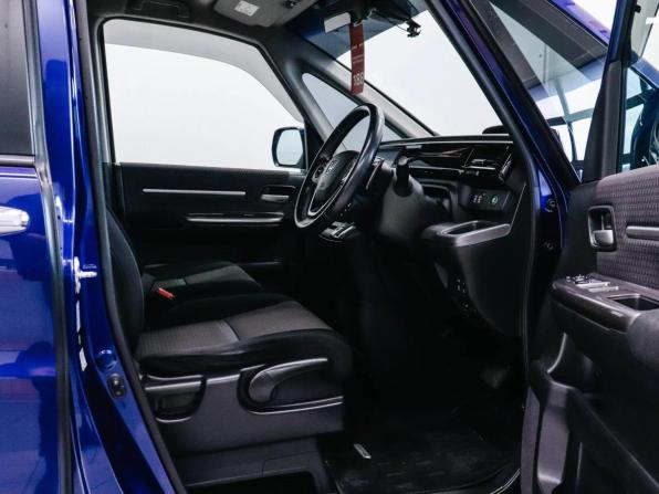 Honda Stepwgn V с пробегом 2016 года, цена 1 799 000 рублей, 122370 км, минивэн, Автокод Объявления