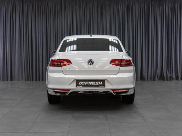 Volkswagen Passat B8 с пробегом 2018 года, цена 2 389 000 рублей, 130523 км, седан, Автокод Объявления