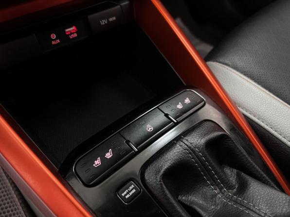 Kia Stonic I с пробегом 2018 года, цена 1 695 000 рублей, 156988 км, внедорожник, Автокод Объявления
