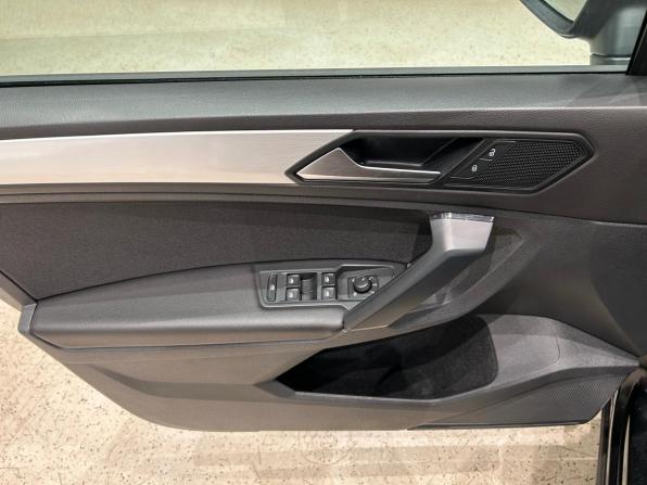 Volkswagen Tiguan II Рестайлинг с пробегом 2021 года, цена 2 499 000 рублей, 124389 км, внедорожник, Автокод Объявления