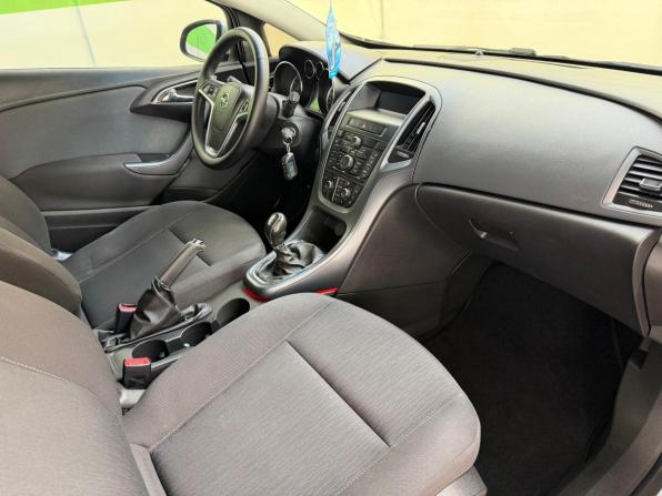 Opel Astra J Рестайлинг с пробегом 2011 года, цена 889 000 рублей, 215000 км, хэтчбек, Автокод Объявления