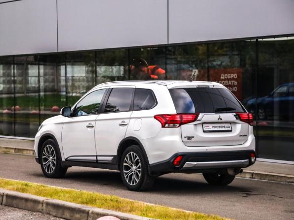 Mitsubishi Outlander III Рестайлинг 2 с пробегом 2015 года, цена 1 579 777 рублей, 193986 км, внедорожник, Автокод Объявления