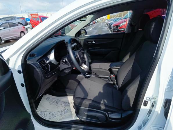 Kia Rio IV Рестайлинг с пробегом 2021 года, цена 1 949 995 рублей, 40205 км, хэтчбек, Автокод Объявления