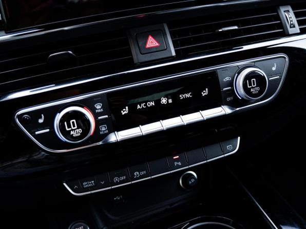 Audi A4 V (B9) Рестайлинг с пробегом 2020 года, цена 3 240 000 рублей, 62992 км, седан, Автокод Объявления