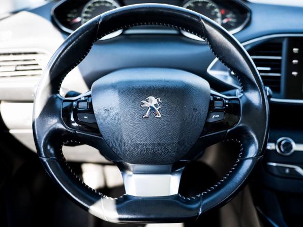 Peugeot 308 II с пробегом 2014 года, цена 1 020 000 рублей, 183357 км, хэтчбек, Автокод Объявления
