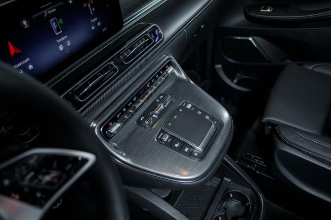 Новый Mercedes-Benz V-Класс III (W447) Рестайлинг 2 2026 года, цена 15 559 000 рублей, минивэн, Автокод Объявления