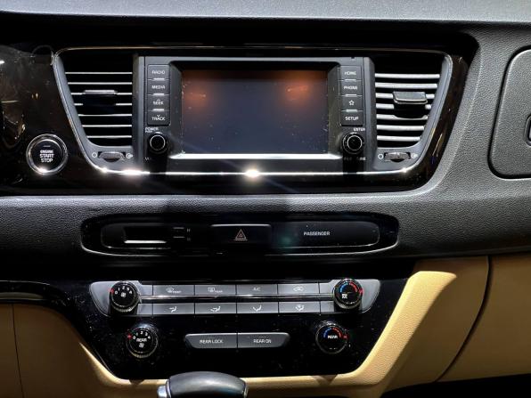 Kia Carnival III с пробегом 2018 года, цена 2 680 000 рублей, 187000 км, минивэн, Автокод Объявления