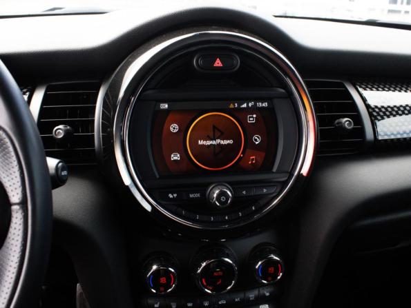 Mini Hatch III (F55/F56) Рестайлинг с пробегом 2020 года, цена 2 950 000 рублей, 66950 км, хэтчбек, Автокод Объявления
