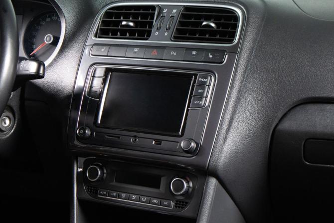 Volkswagen Polo V Рестайлинг с пробегом 2019 года, цена 1 369 000 рублей, 78000 км, седан, Автокод Объявления