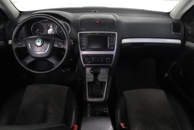 Skoda Octavia II (A5) Рестайлинг с пробегом 2013 года, цена 736 000 рублей, 182815 км, лифтбек, Автокод Объявления