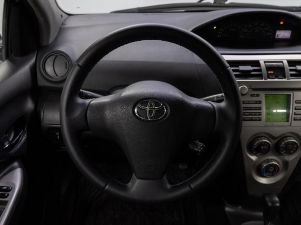 Toyota Yaris II Рестайлинг с пробегом 2010 года, цена 850 000 рублей, 160932 км, седан, Автокод Объявления