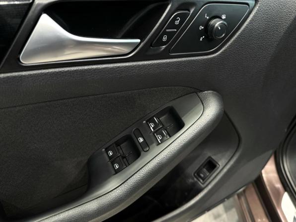 Volkswagen Jetta VI Рестайлинг с пробегом 2017 года, цена 1 399 000 рублей, 160384 км, седан, Автокод Объявления
