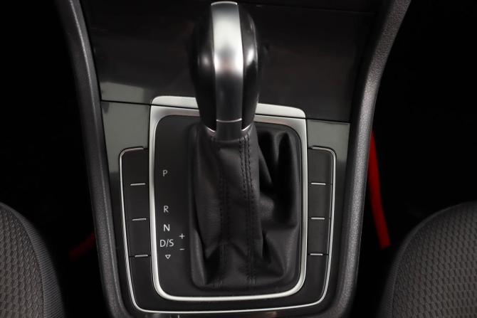Volkswagen Golf VII Рестайлинг с пробегом 2018 года, цена 1 529 000 рублей, 73800 км, универсал, Автокод Объявления